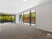 A LARGE 3 BEDROOM APARTMENT with an L shape courtyard...