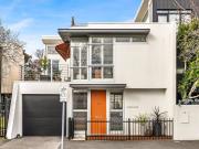 A Lifestyle of Distinction in the Heart of Albert Park