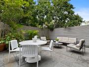 A Light and Spacious Retreat in a Courtyard Apartment