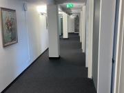 À louer – 1'410 m² de bureaux avec dépôt et parkings...