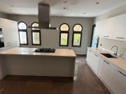 A LOUER: Appartement luxueux au Golf