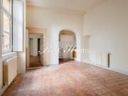 A louer Nîmes Centre ville P2 42 m² + cave dans immeuble... A louer Nîmes Centre ville P2 42 m² + cave dans immeuble...