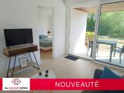 A LOUER T2 meublé REZ DE CHAUSSEE TERRASSE PRIVATIVE PARKING