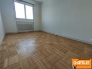 A louer type 4 de 97.98 m2 Immeuble Nautique avec garage...