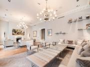 A luxurious four bedroom in Mayfair a few steps from...