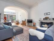 A Lymington Road, London NW6, 2 bed flat to rent, £5,500...