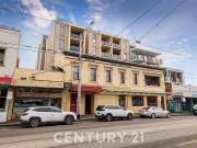 A MODERN 2 BEDROOM APARTMENT ON BRUNSWICK'S ICONIC...