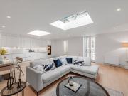 A modern 4 bedroom flat to rent in Marylebone W1