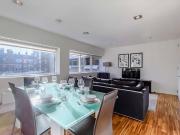 A modern fully refurbished 2 bedroom flat on the 1st...