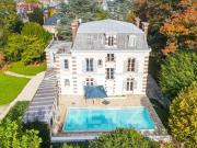 A moins de 2 h de PARIS en Bourgogne, élégante maison de...