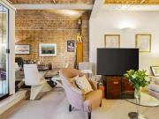 A one bedroom apartment in the glorious dockside...