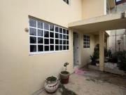 A PIE DE CALLE CERCA DE ZONA COMERCIAL