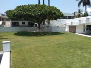 A pie de Lago Bella Casa Enorme Jardin