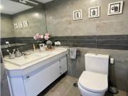 A. ? Piso moderno en zona Hipercor – Garaje, piscina y...