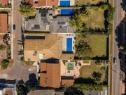 A planta é tão bem resolvida que até o sol parece seguir...