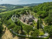 A poca distanza da Todi, in un contesto incantevole,...