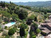 A poca distanza dal centro storico di Castiglioni, in un...