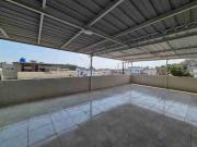 A pocos metros de la Universidad Católica Santiago de...