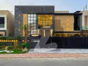 A prime location 1 kanal house for sale in tulip block...
