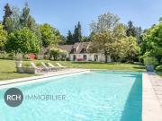 A proximité de Montfort L'Amaury Charmante longère...