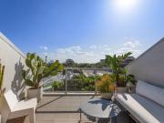 A Rare Offering Above the Treetops a Quiet Terrace style... A Rare Offering Above the Treetops a Quiet Terrace style...