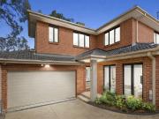 A Refined Rear Townhouse of Space, Light and Effortless...