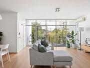 A Refined Retreat in the Heart of Lygon Gardens