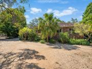 A Rural Yet Coastal and Convenient Lifestyle...