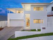 A Slice of Coastal Luxe, Immersed In Ocean & City Views