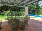 A sólo 10 minutos a pie de la popular playa y el puerto...