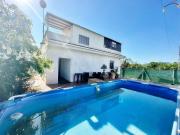 A sólo unos minutos a pie de las playas de Oliva,...