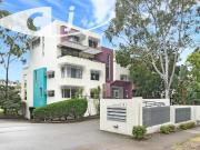 A Spacious 2 Bedroom Unit in the Heart of Newington