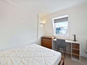 A spacious 3 bedroom duplex apartment, arranged over the...