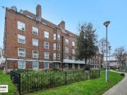 A Spacious 3 Bedroom Flat Located on Stamford Hill