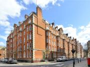 A Spacious Four Bedroom Lateral Apartment