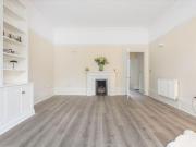 A spacious two bedroom garden flat with a private...