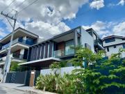 A Statement Home: Modern Luxury in Exclusive Tivoli...