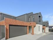 A Stunning New Build Townhouse in Victoria Park – Modern...
