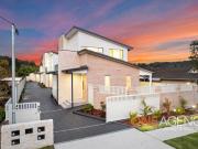 A STUNNING NEW TOWNHOUSE !