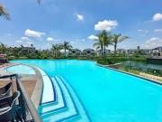 a stunning three bedroom two bathroo.