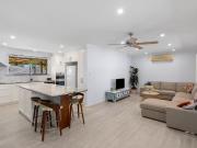 A SUMMER STUNNER ENTERTAIN, RELAX & LIVE YOUR BEST LIFE