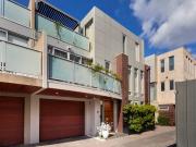 A Sun Splashed Secret behind Bridge Road