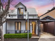 A sunlit cottage with undercover parking A sunlit cottage with undercover parking