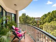 A TOP FLOOR APARTMENT IN THE CANNERY