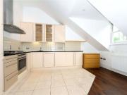 A top floor apartment located within central Windsor,...