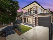 A Turnkey Coastal Haven Between Beach & Port Buzz