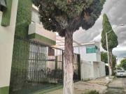 A UNA CALLE DEL BLVD DEL NIÑO POBLANO CASA DE 4...