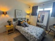 A UNA CUADRA DE LA GLORIETA CHAPALITA