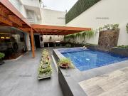 A unos pasos del Golf de San Isidro, este departamento...