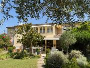 À Uzès, une maison au charme singulier dans un écrin de...